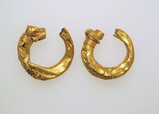Earring, trumpet-shaped