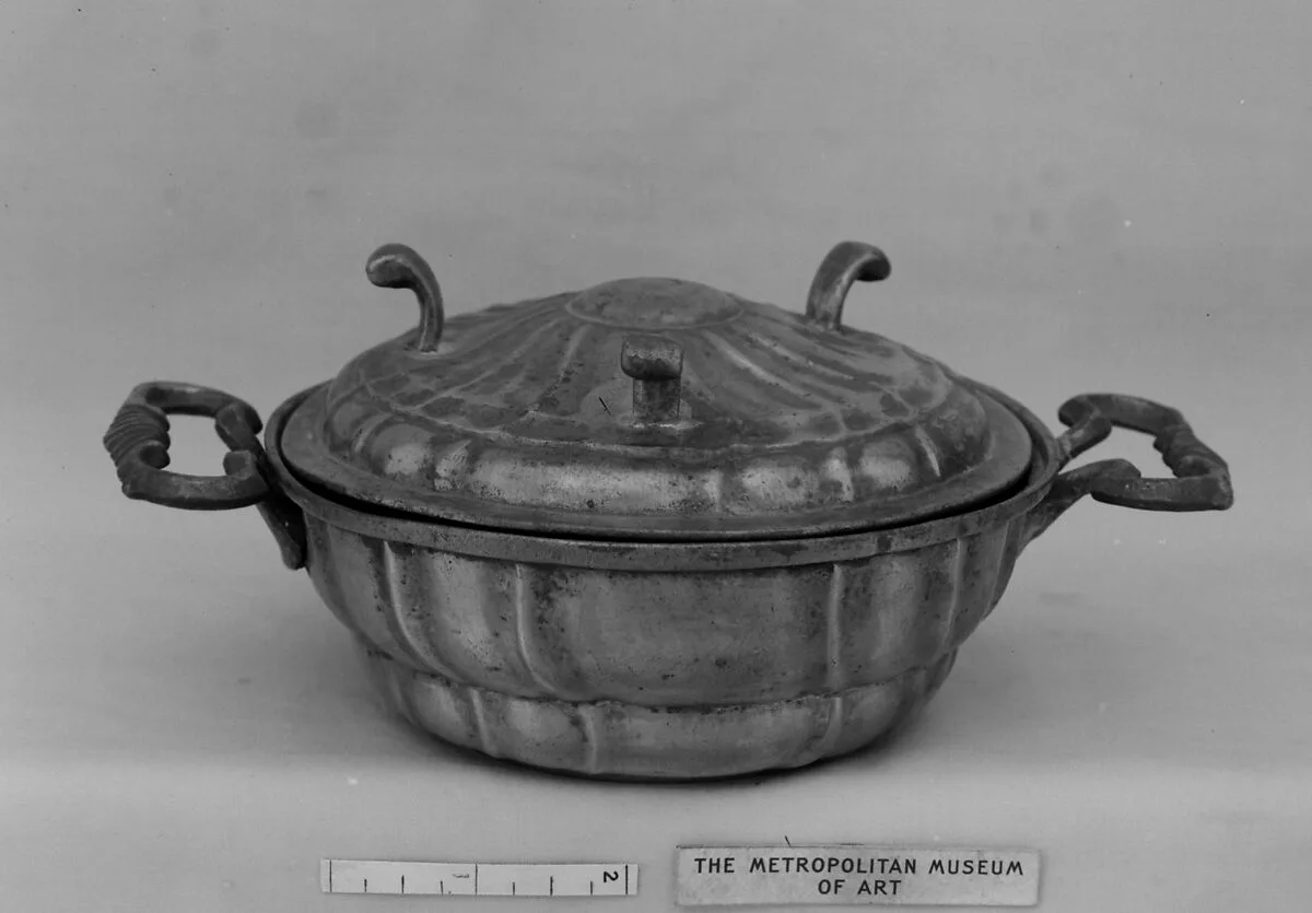 Porringer with cover or posset cup — Unknown