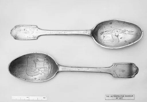 Pair of spoons