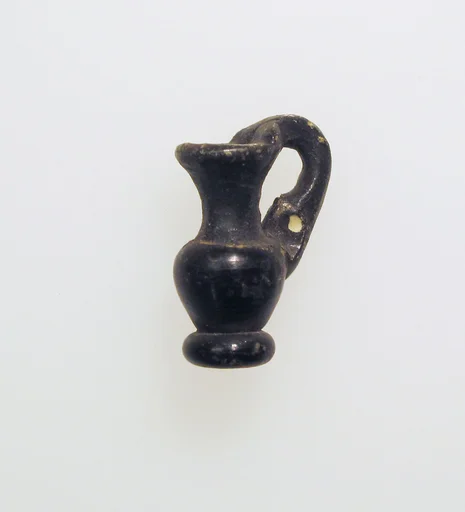 Glass pendant in the form of a jug