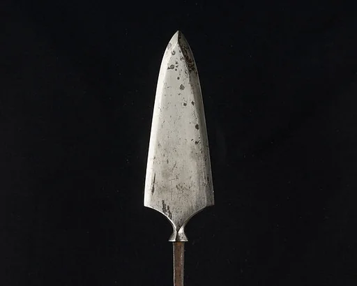 Arrowhead (<i>Yanone</i>)