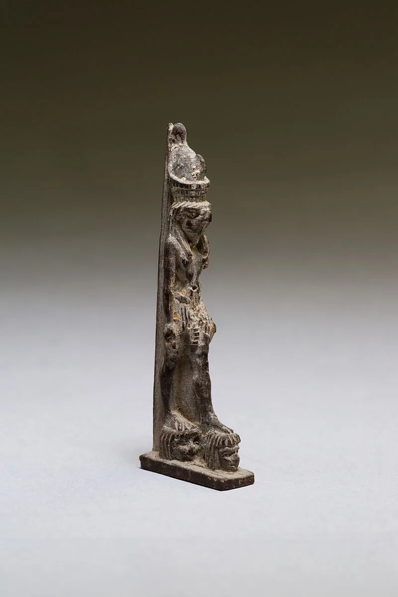Horus standing on two captives' heads — Unknown