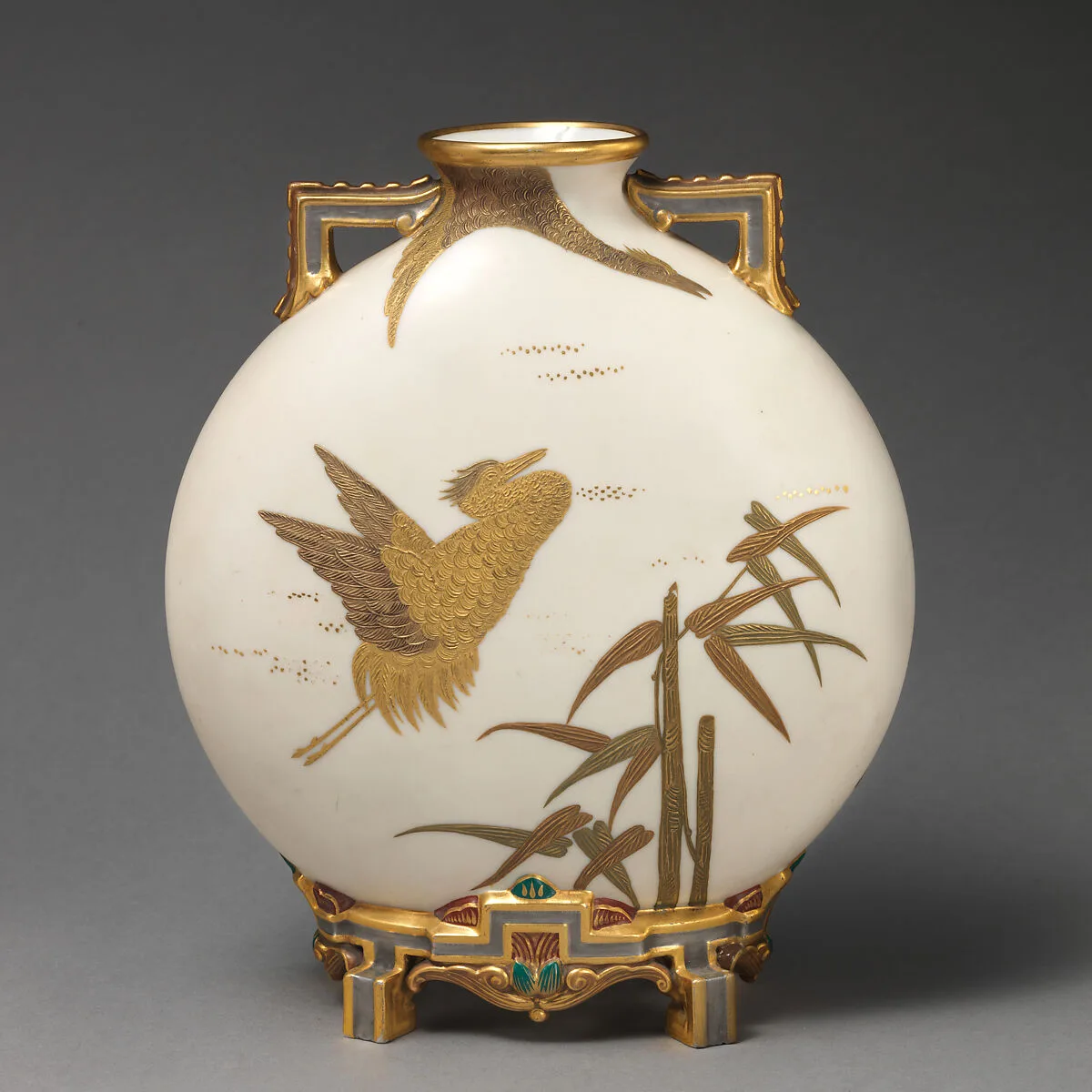 Moon flask with white and gold crane — Worcester factory
