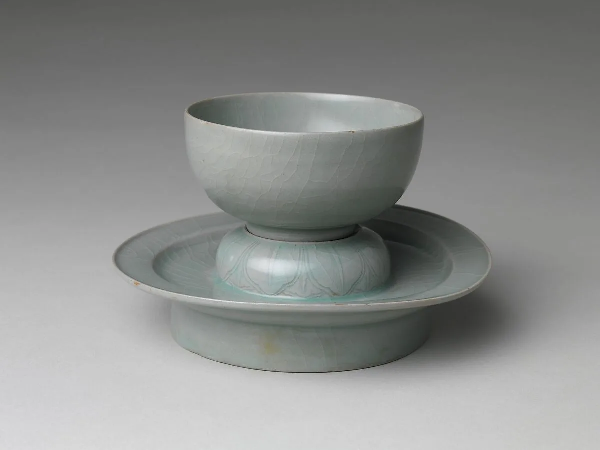 청자 음각 연꽃 무늬 잔 받침 고려|靑磁陰刻蓮花文盞臺 高麗|Cup and stand decorated with lotus seeds and petals — Unknown