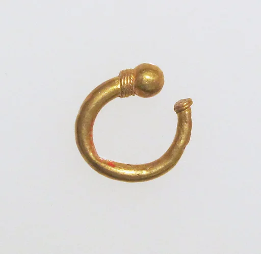 Earring, trumpet-shaped