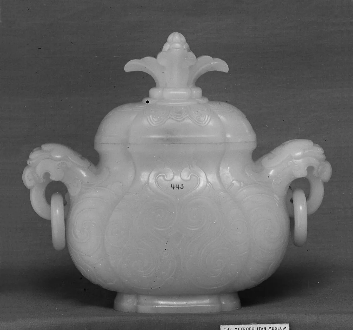 清中期 玉雙耳活環瓶|Covered jar with ring handles — Unknown