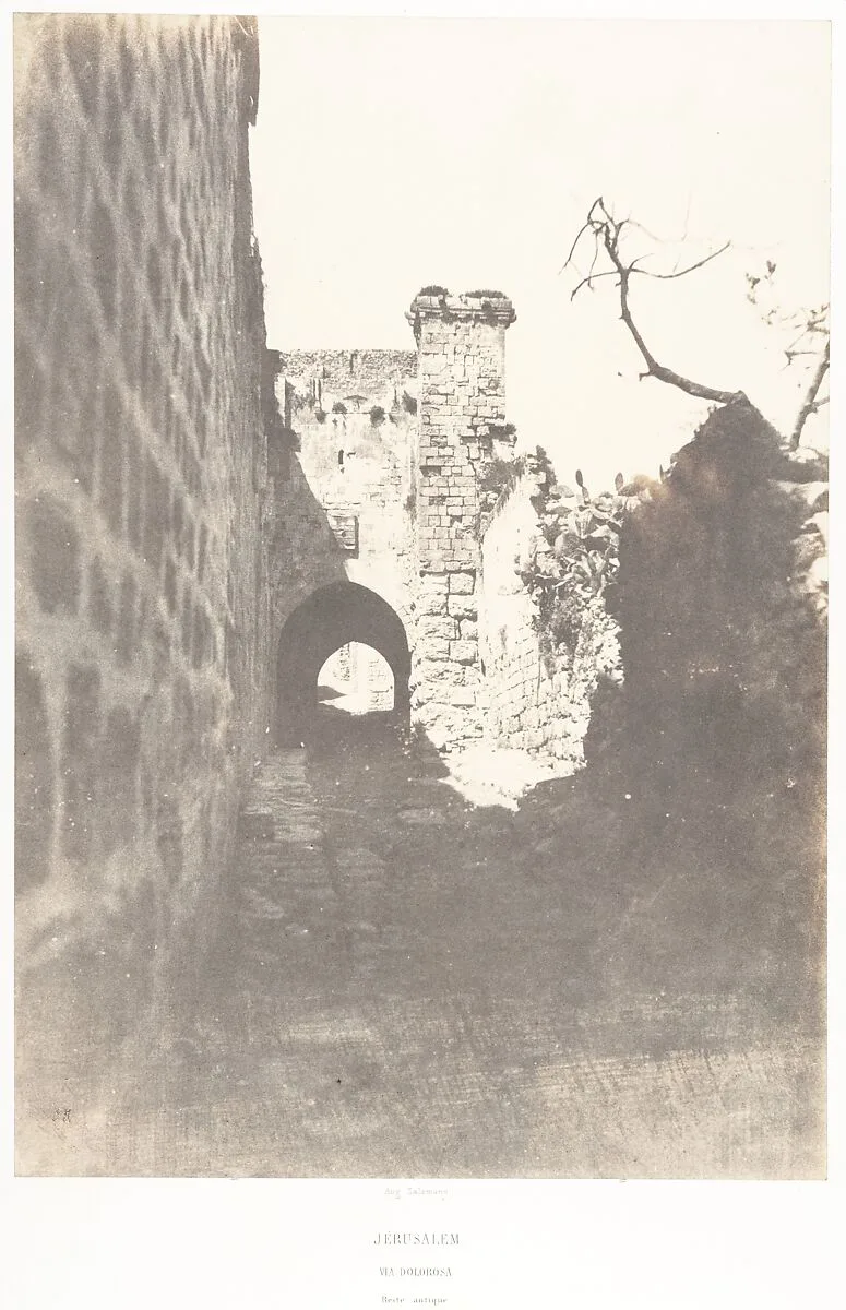 Jérusalem, Via Dolorosa, Reste antique — Auguste Salzmann|Imprimerie photographique de Blanquart-Évrard, à Lille