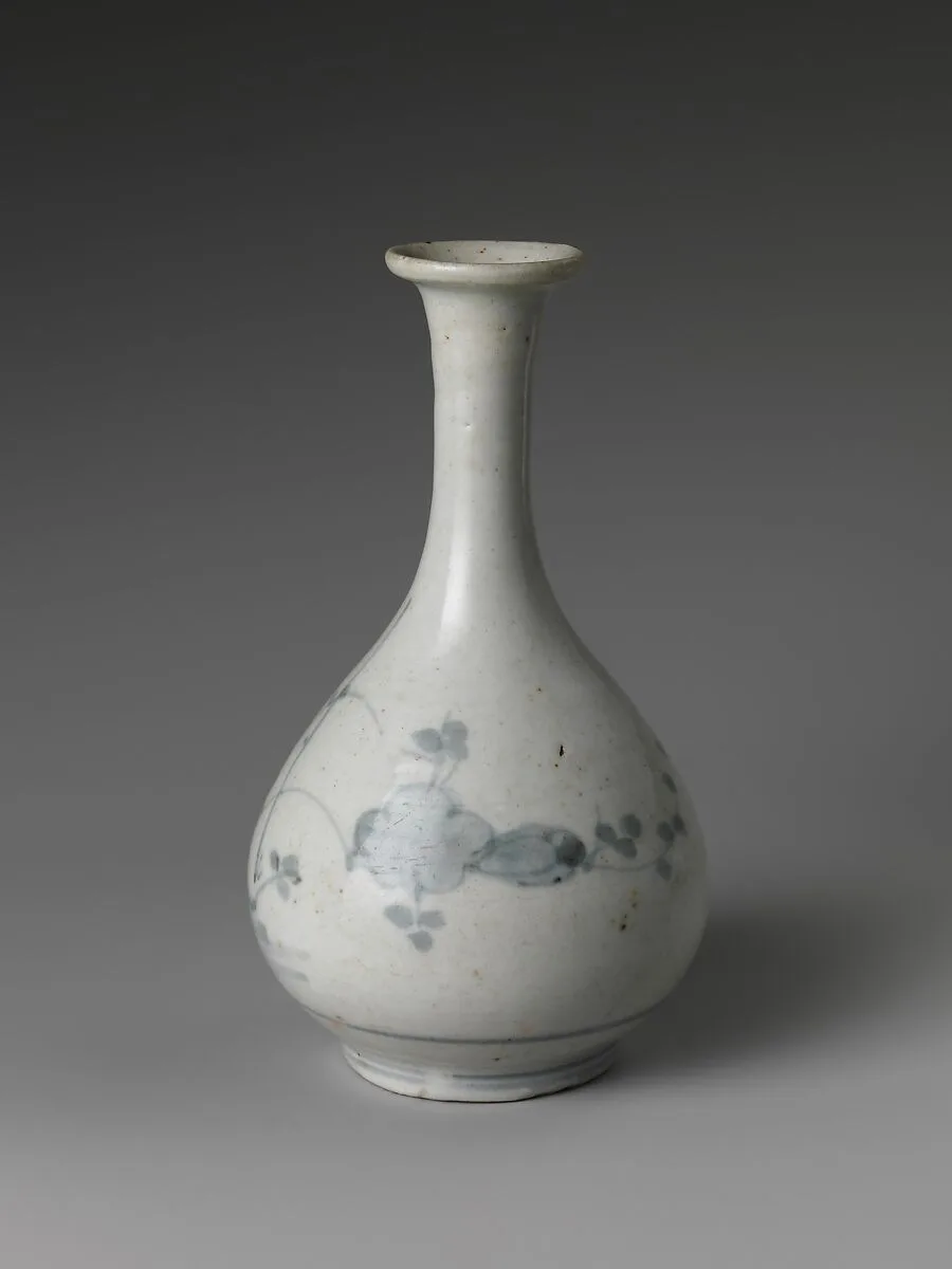 染付花草文徳利|Wine Bottle with Flowers and Grasses — Unknown
