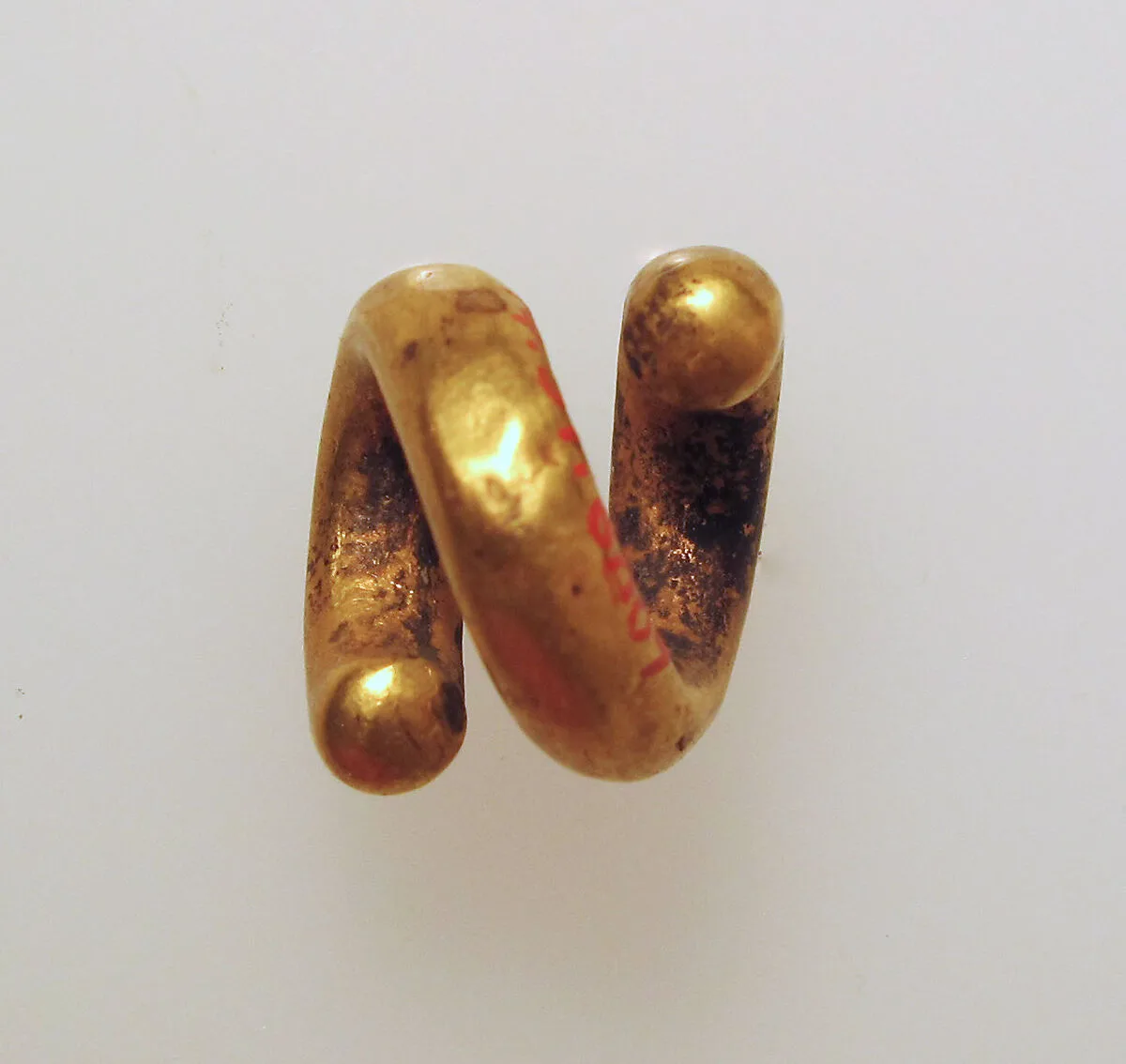 Earring or spiral — Unknown