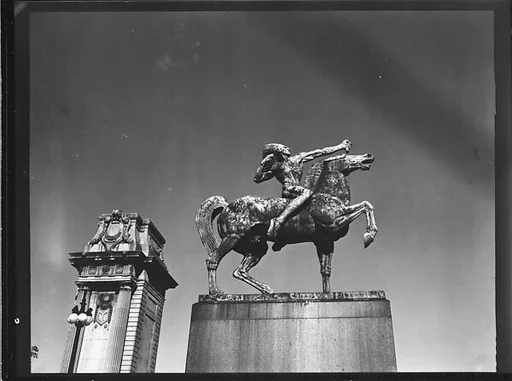[Equestrian Monument, Chicago, Illinois]