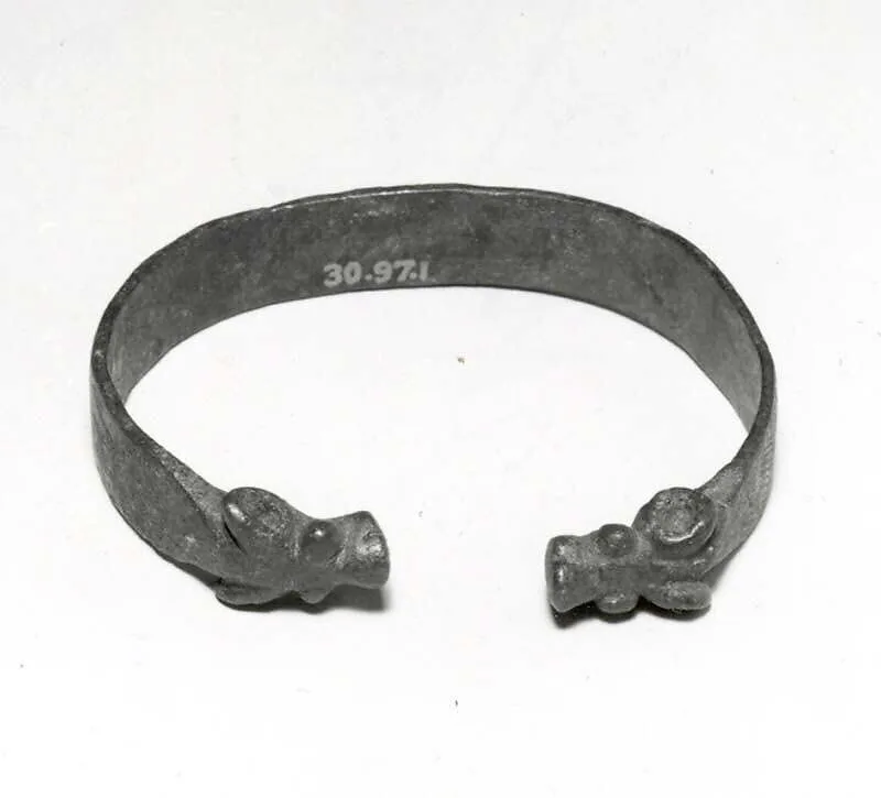 Bracelet with animal heads — Unknown