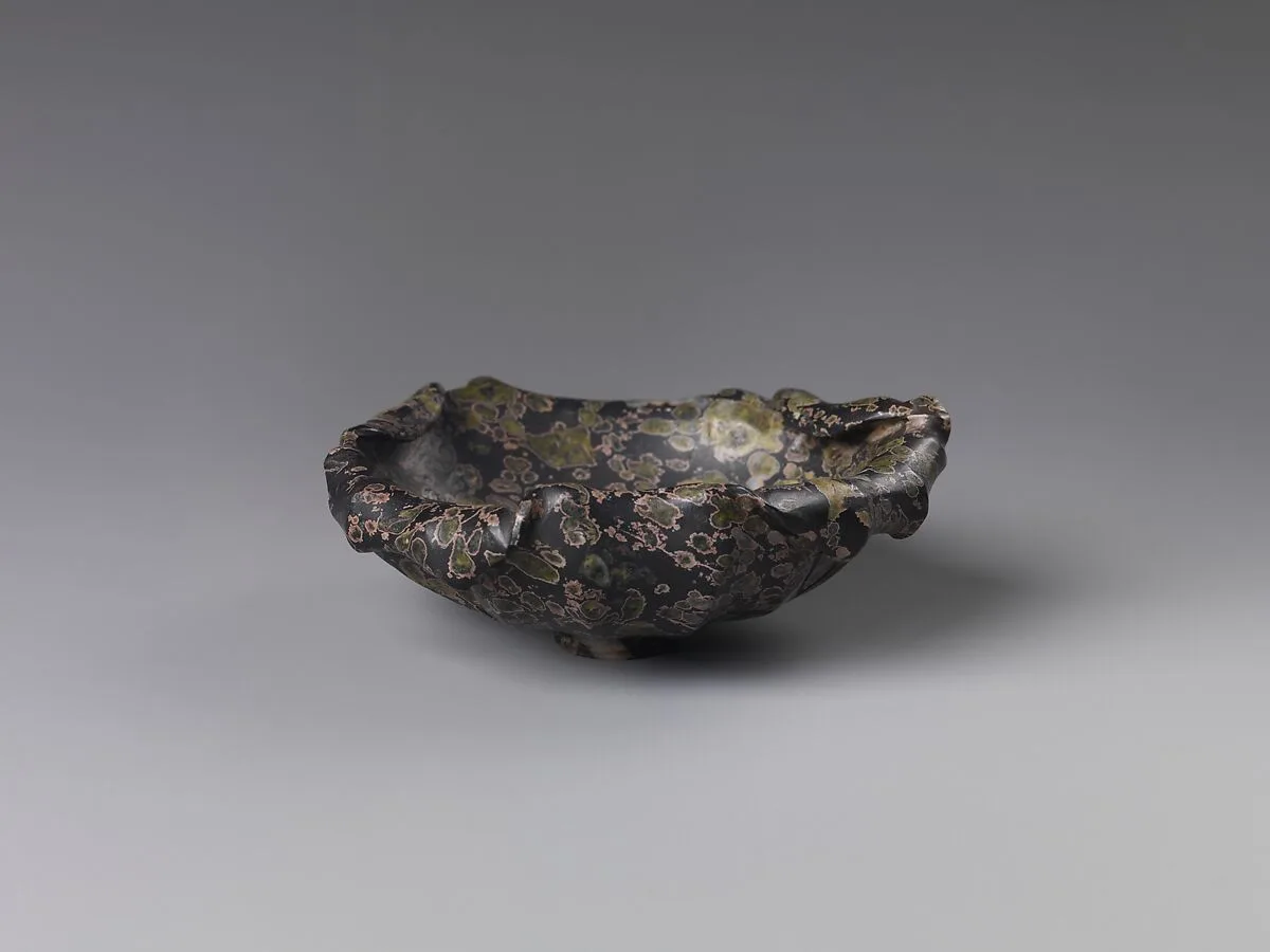 清 碧石荷葉洗|Dish in the shape of a lotus leaf — Unknown