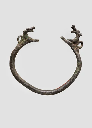 Bracelet with animal terminals