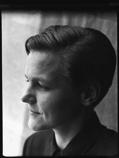 [Natasha von Hoeschelmann]