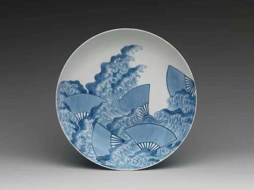 染付扇面流し文皿|Dish with Fans Floating on a Stream