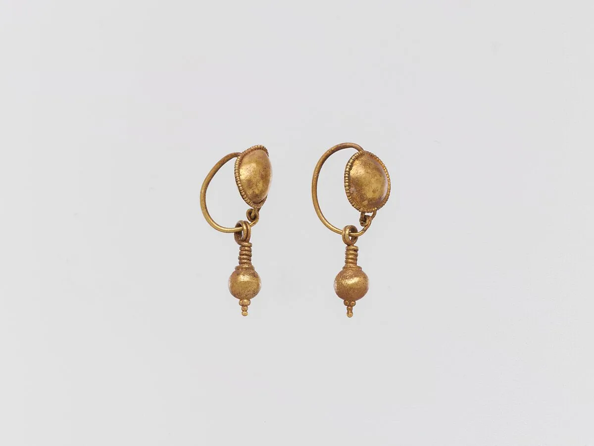 Earring with pendant — Unknown
