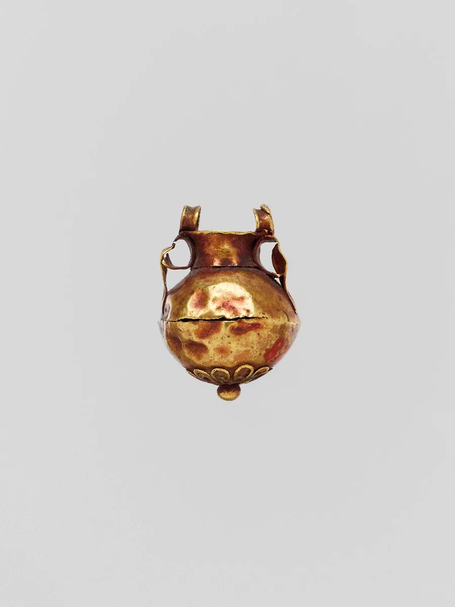 Gold pendant in the form of a vase — Unknown