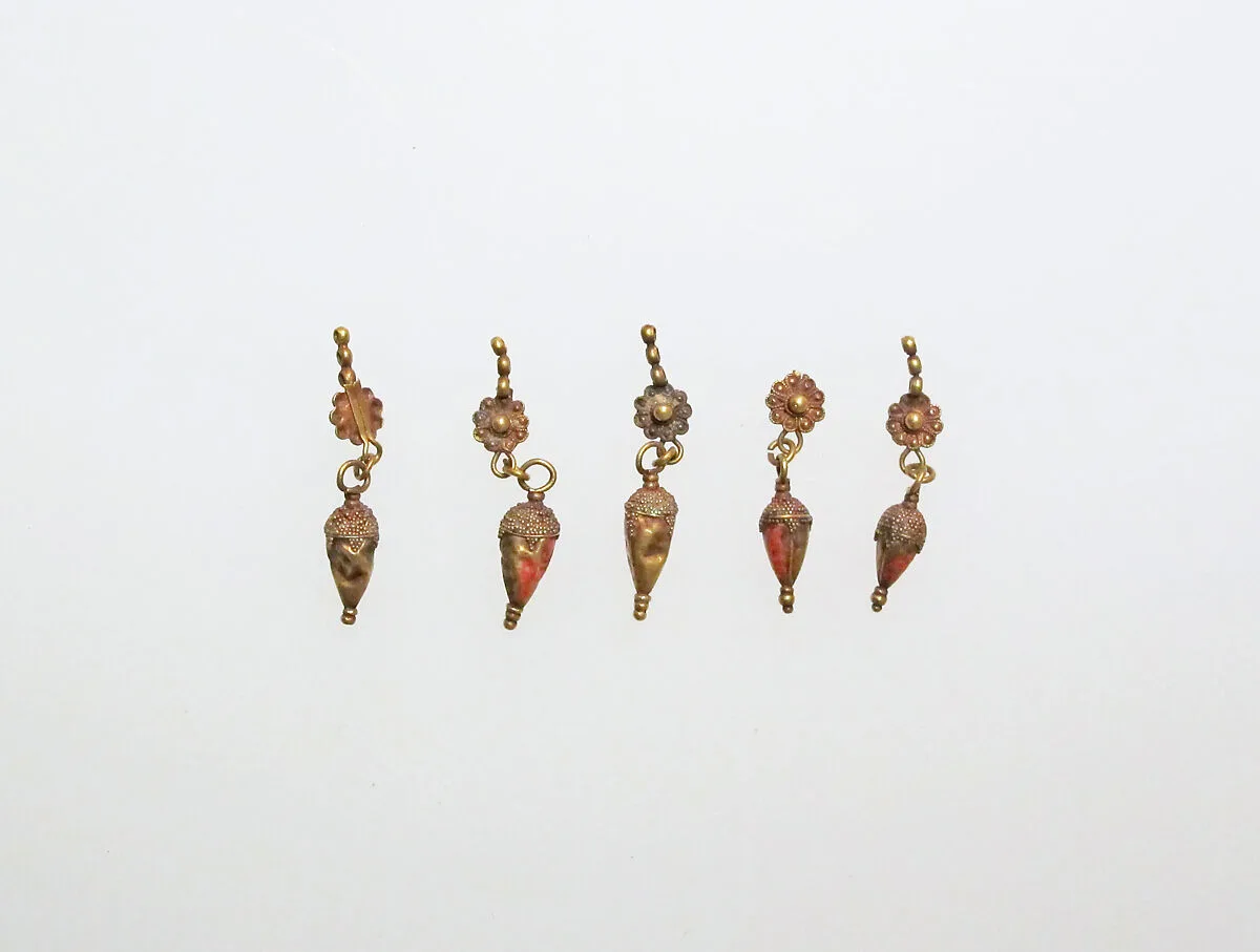 Pendant in the form of a rosette with acorn, 5 — Unknown