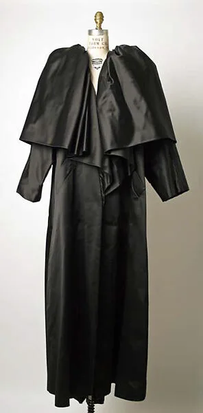 Evening wrap — Oscar de la Renta|Oscar de la Renta, LLC.