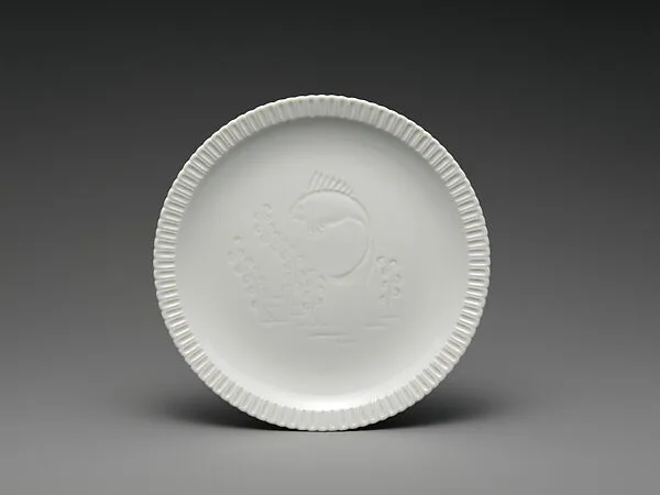"Shelledge" lunch plate with fish and seaweed — R. Guy Cowan|Onondaga Pottery Company