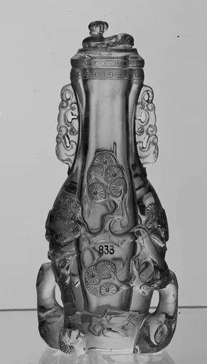 清中期 蒼松瑞獸水晶瓶|Vase with cover