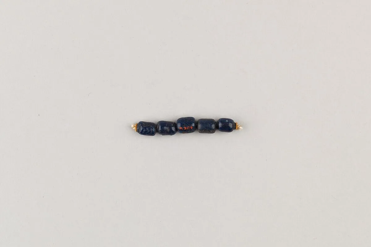 String of 5 bugle beads — Unknown
