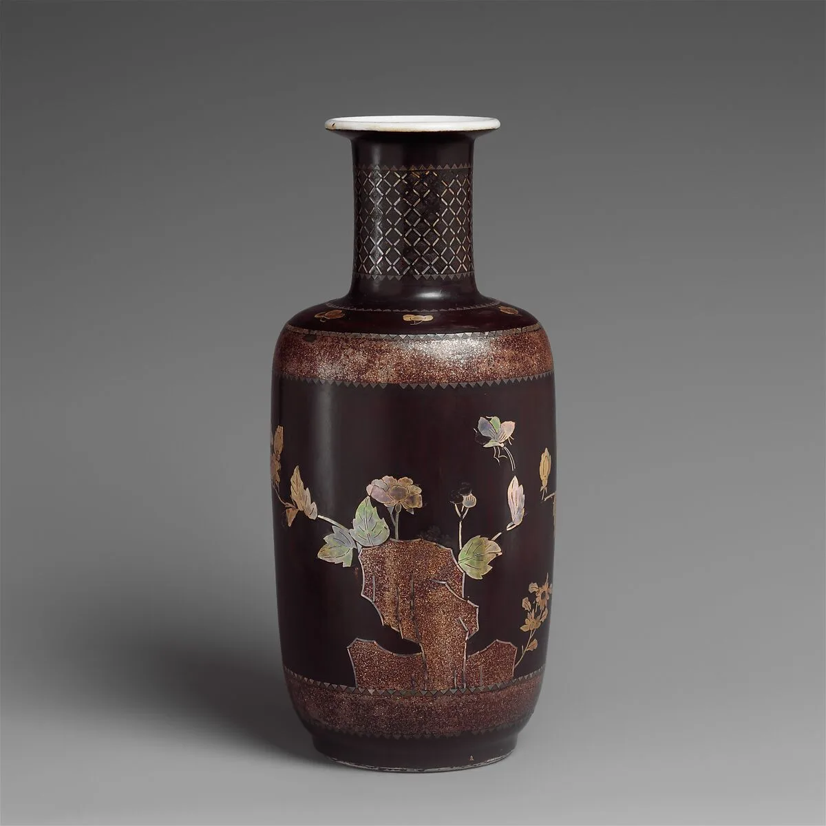 清康熙 瓷胎黑漆嵌螺鈿花石蝴蝶紋瓶|Vase with decoration of rocks, flowers, and butterflies — Unknown