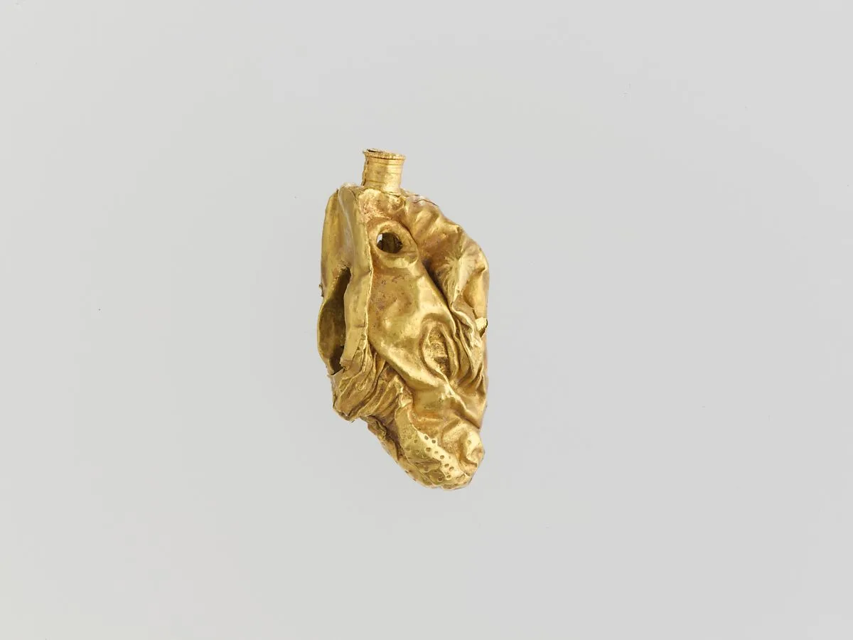 Gold pendant in the form of a bull's head — Unknown