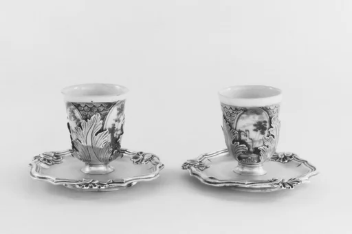 Pair of trembleuse cups