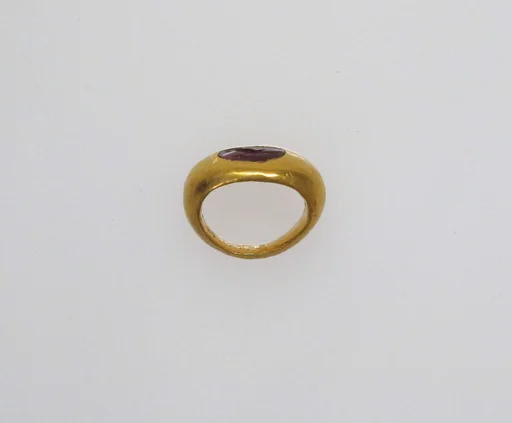 Ring with intaglio of a bird