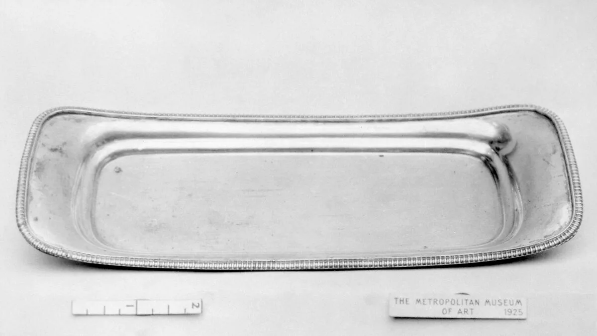 Snuffers tray — D. & G. Holy