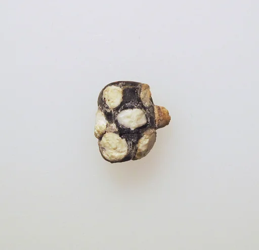 Glass bead