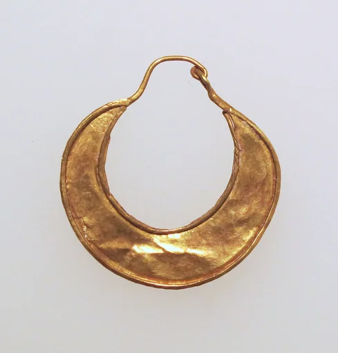 Earring, crescent-shaped