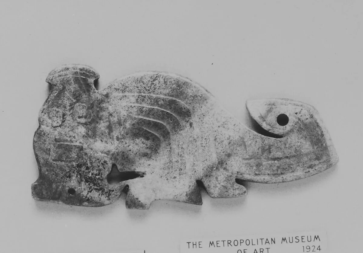 西周龍形玉佩|Pendant in the shape of a dragon — Unknown
