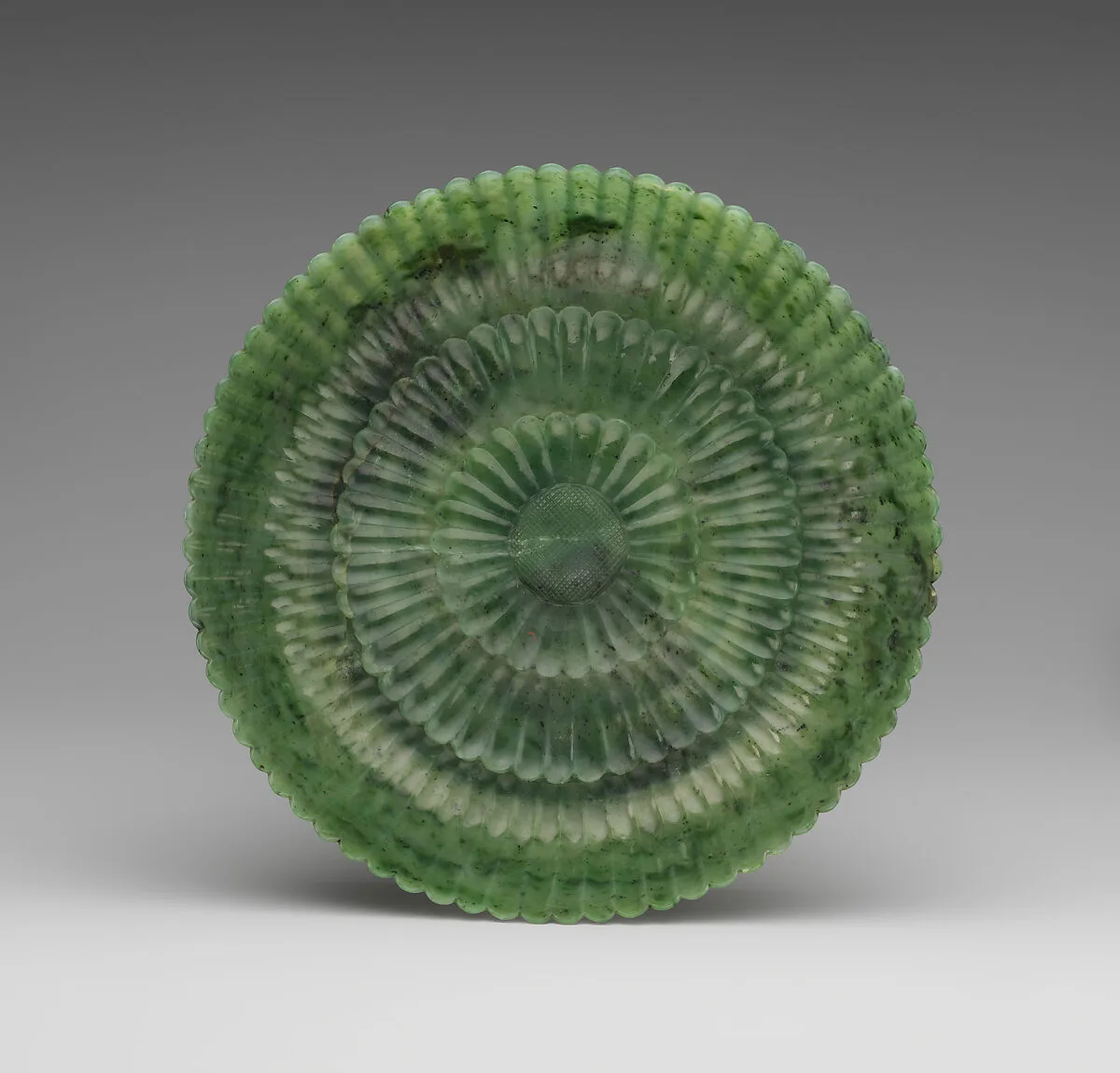 清 玉菊瓣式盤|Dish in the shape of a chrysanthemum flower — Unknown