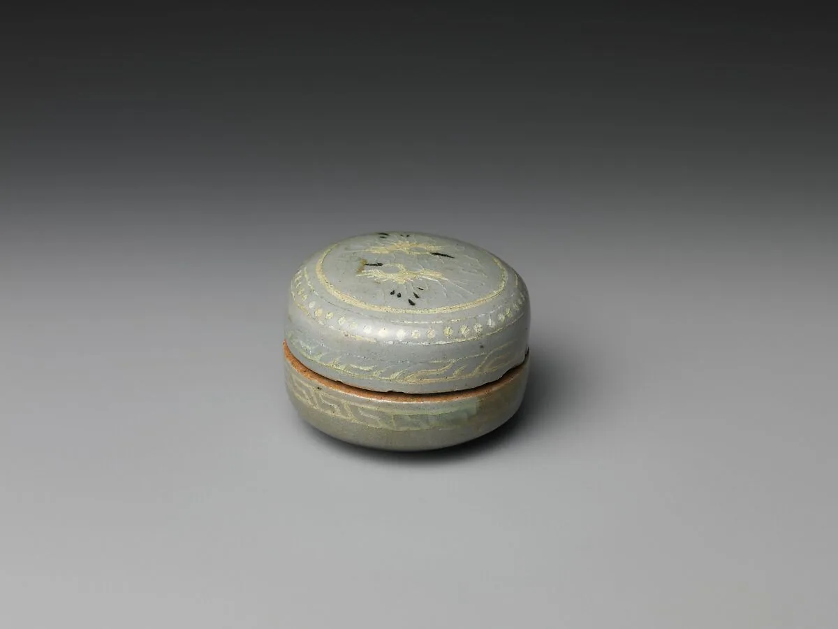 청자 상감 구름 학 무늬 모자합 고려|靑磁象嵌雲鶴文母子盒 高麗|Box from set of five decorated with cranes and clouds — Unknown