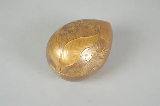 桃花蒔絵桃形香合|Incense Box (Kōgō) in the Shape of a Peach