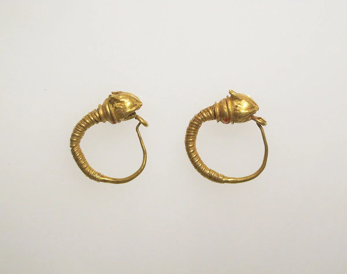 Earring with head of lynxes — Unknown