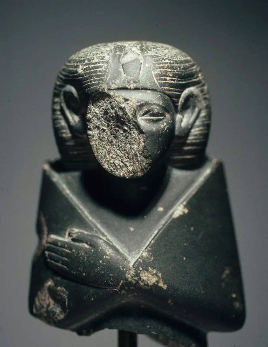 Statuette of a Late Middle Kingdom Queen — Unknown