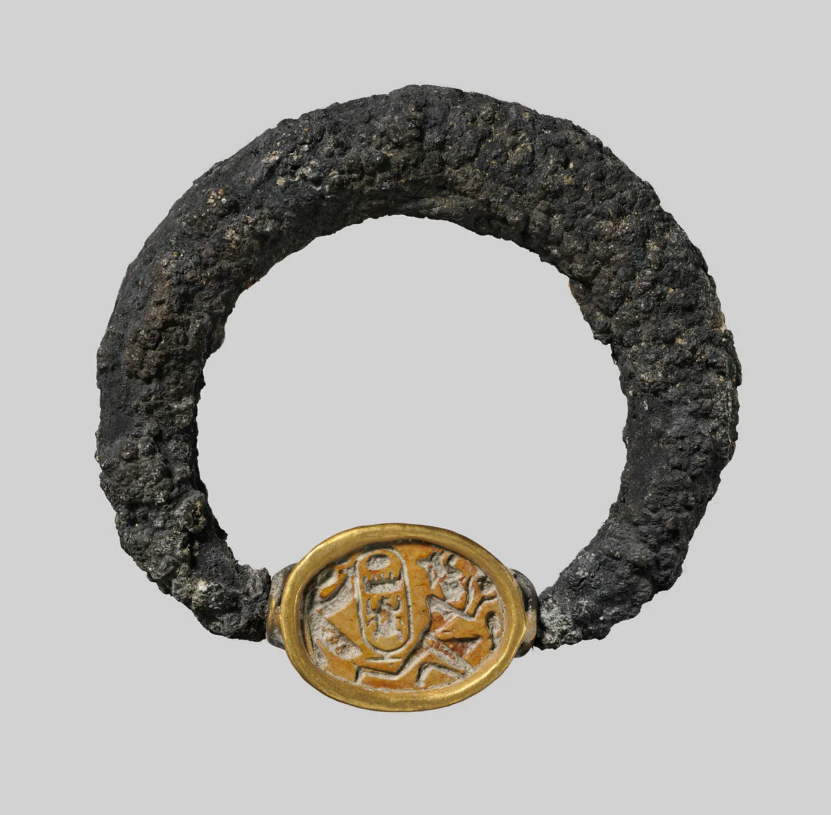 Silver swivel ring with ivory scarab in gold setting — Unknown