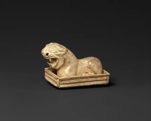 Brooch with a lion