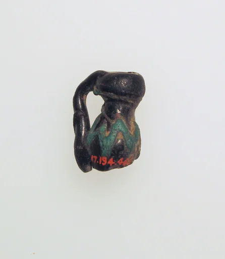 Glass pendant in the form of a jug