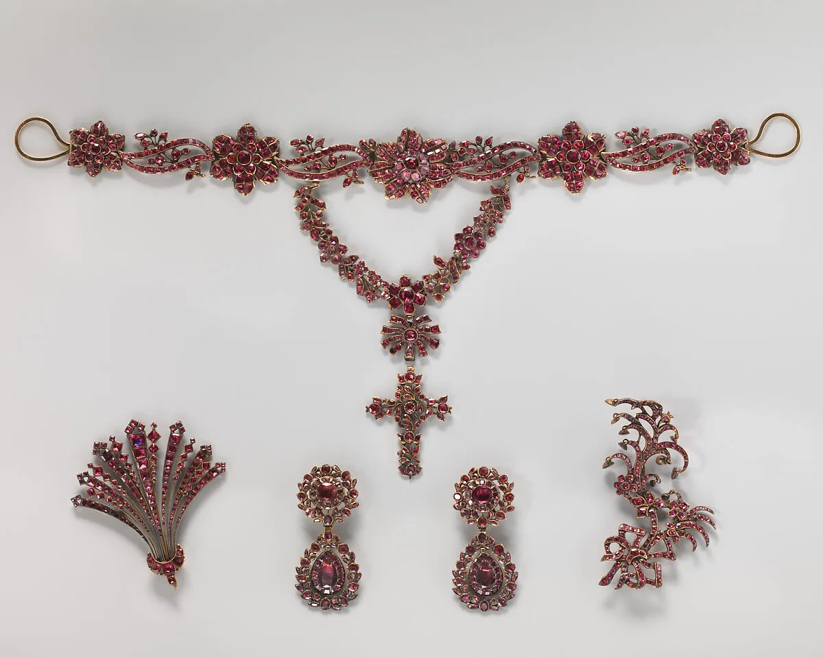 Five-piece parure in original case — Unknown