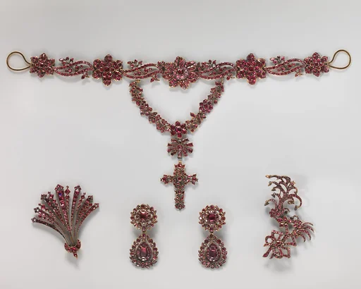 Five-piece parure in original case
