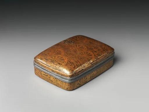 片輪車蒔絵香合|Incense Box (Kōgō) with Cartwheels Submerged in Water