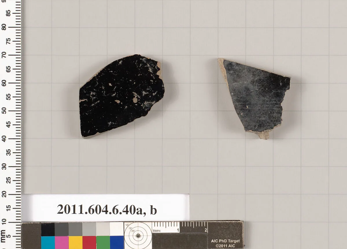 Terracotta fragments of closed shapes — Unknown