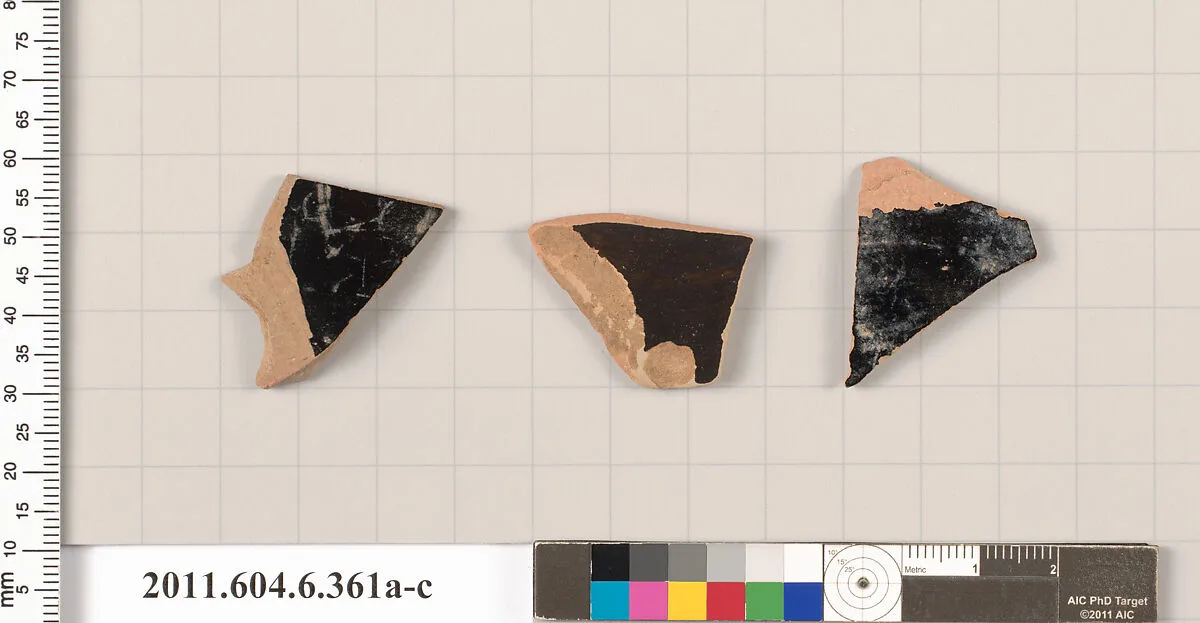 Terracotta fragments of closed shapes — Unknown