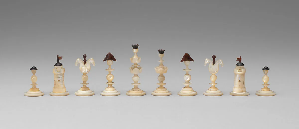 Chessmen (32) and box-board — Unknown