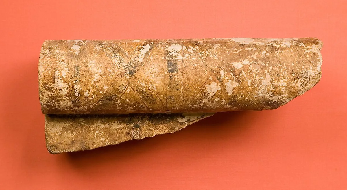 Fragment of a torus molding from the shrine of a royal woman within the temple of Mentuhotep II — Unknown