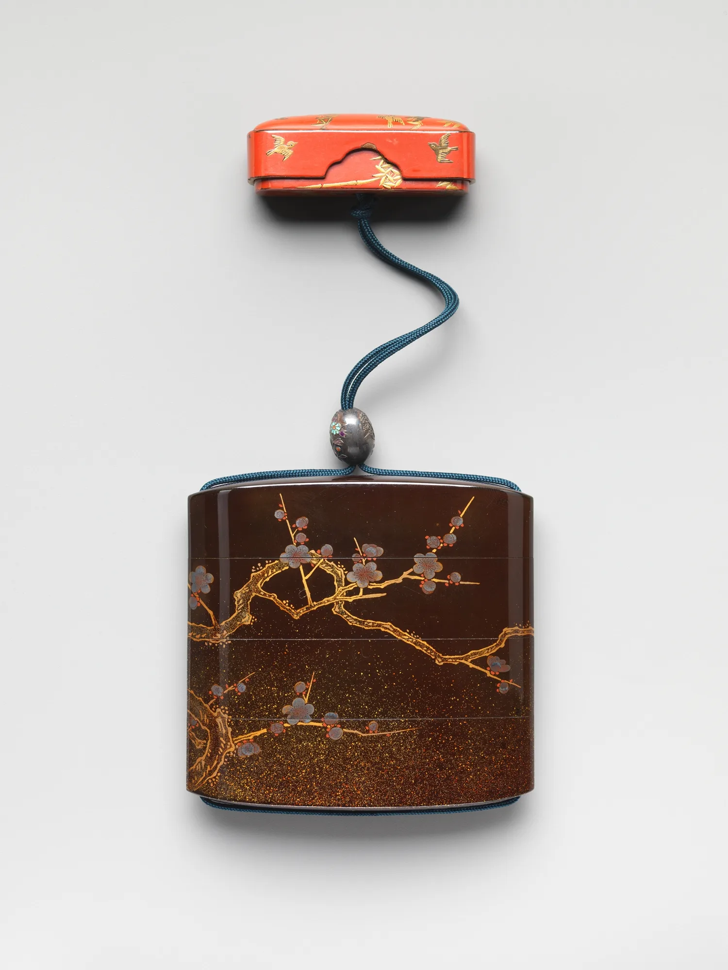 古満安匡作 梅鳥蒔絵印籠|Inrō with Bird on a Blossoming Plum Tree — Koma Yasutada